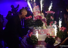 A huge 100th anniversary cake!